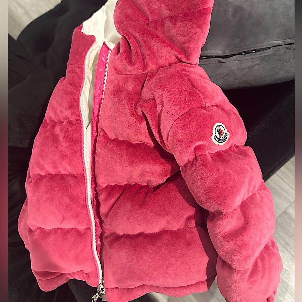 MONCLER New w/o tags hooded hot pink (12-18 mo) logo patch sleeve (down-…